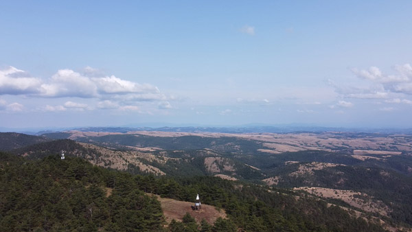 Vidikovac u borovoj šumi na planini Maljen.